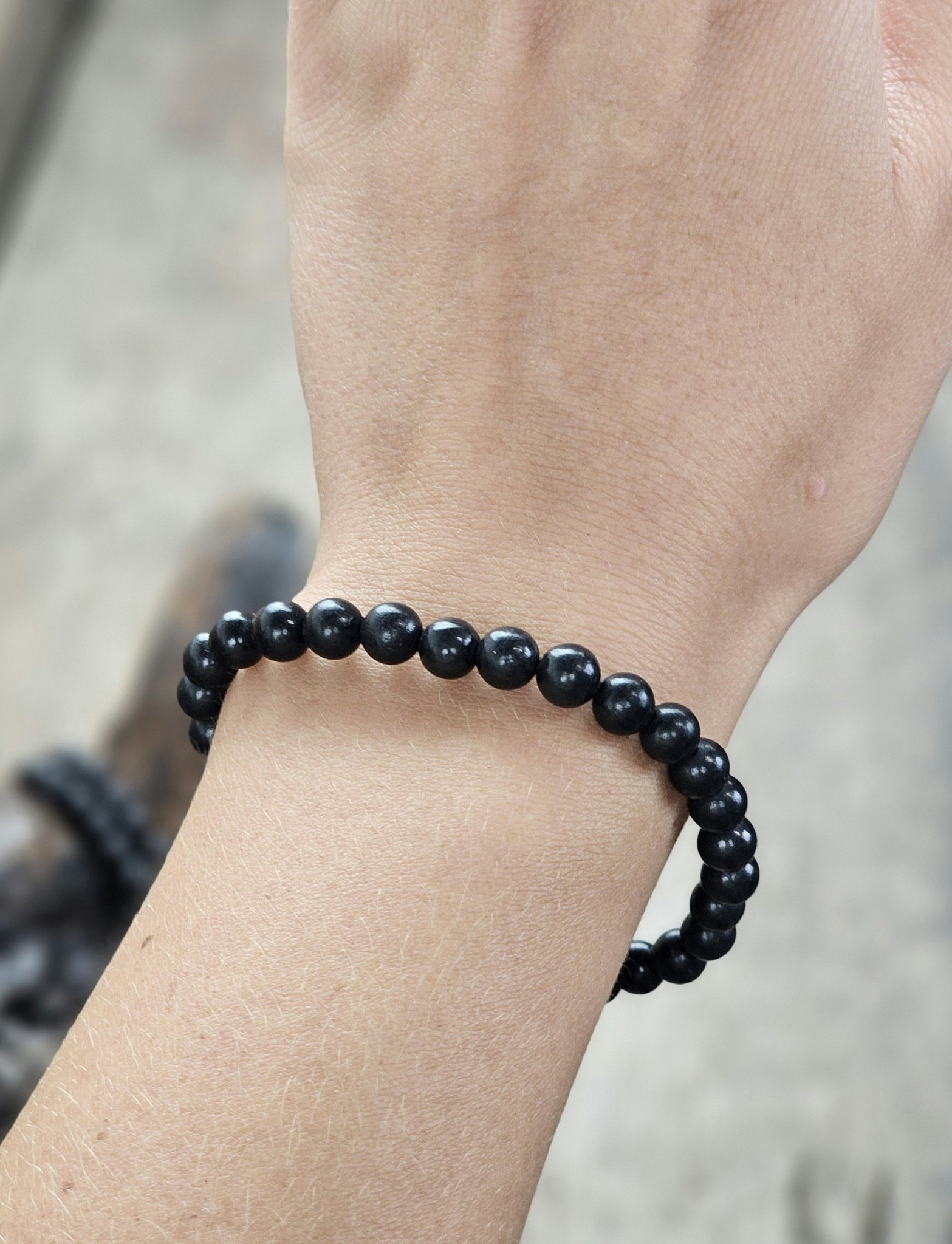 Shungit, armband 6mm runda pärlor