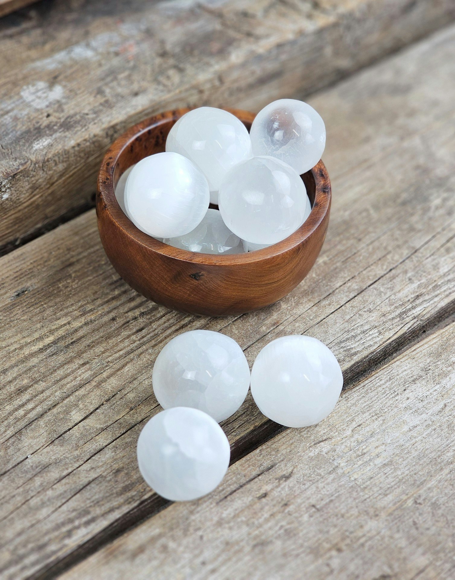 Vit Selenit, litet klot 3-4 cm