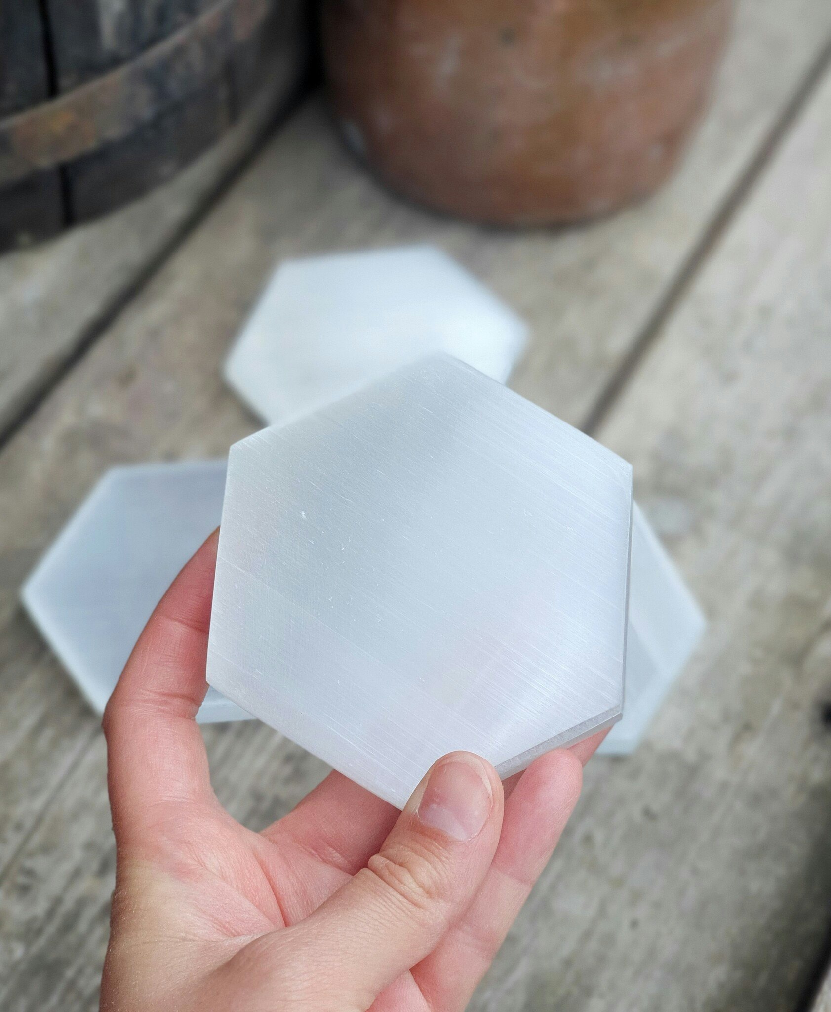 Vit Selenit, hexagonal glans (laddningsplatta) 10 cm