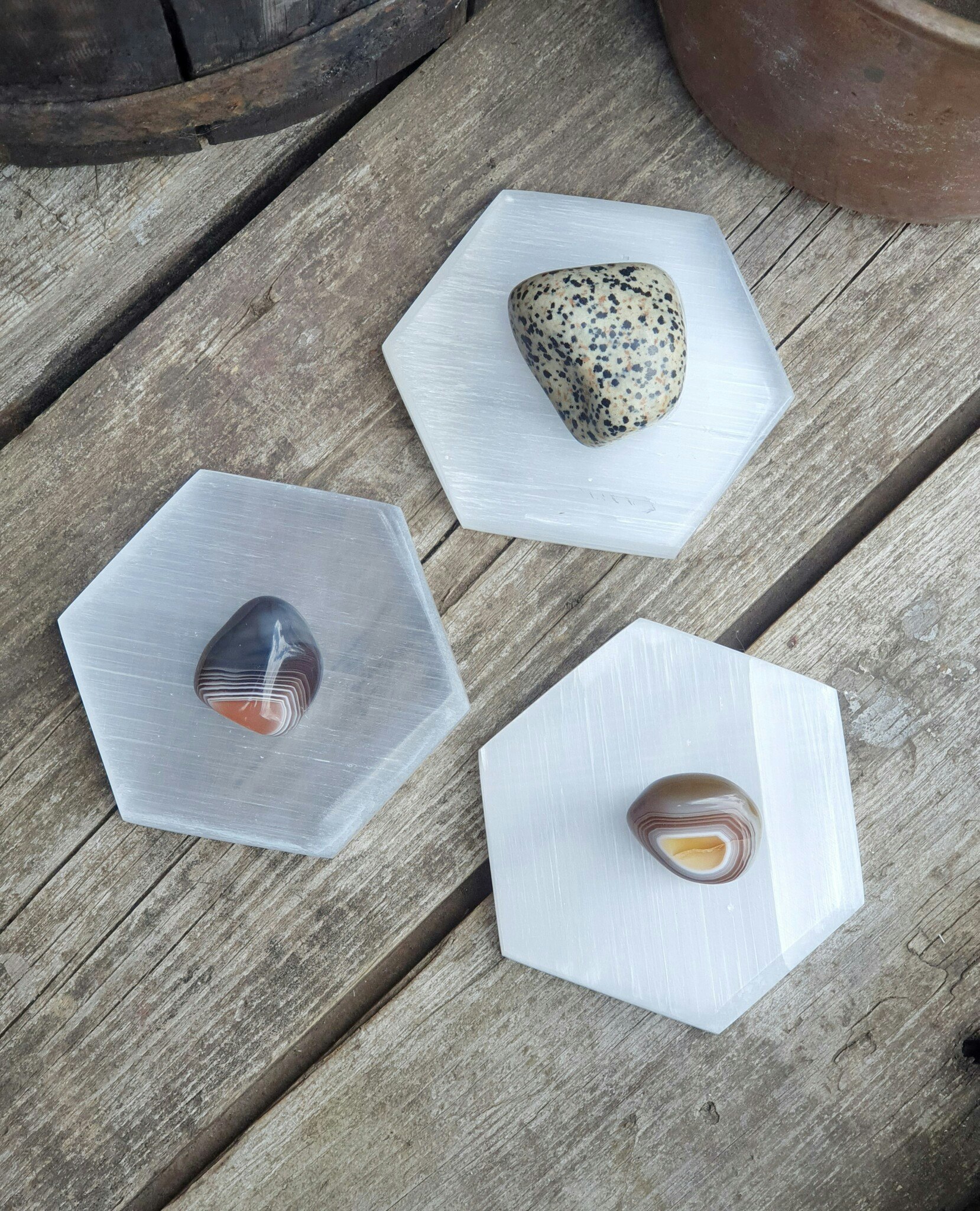 Vit Selenit, hexagonal glans (laddningsplatta) 10 cm