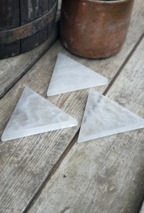Vit Selenit, triangel (laddningsplatta) 12 cm