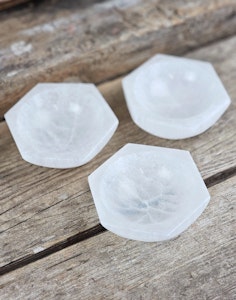 Vit Selenit, hexagonal skål 10 cm