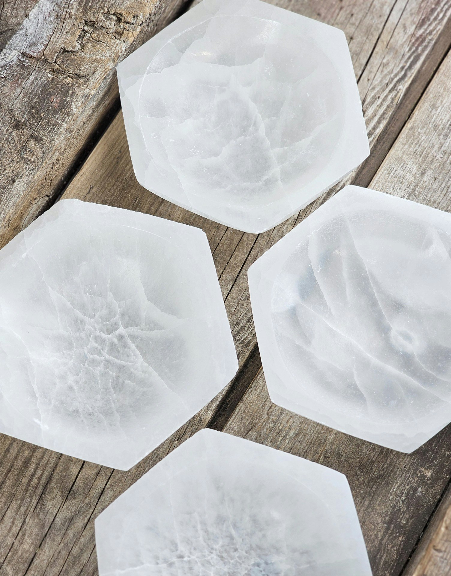 Vit Selenit, extra stor hexagonal skål 15 cm