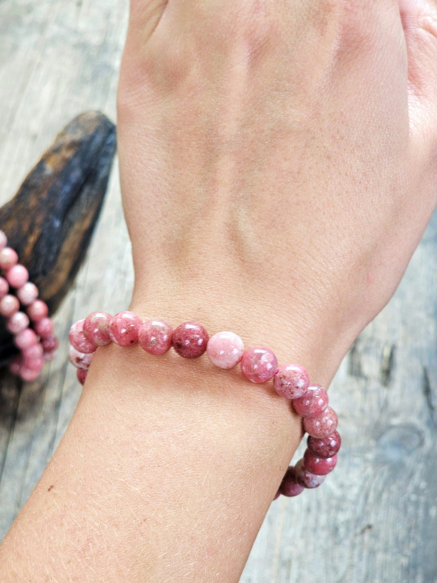 Thulit, armband 8mm runda pärlor