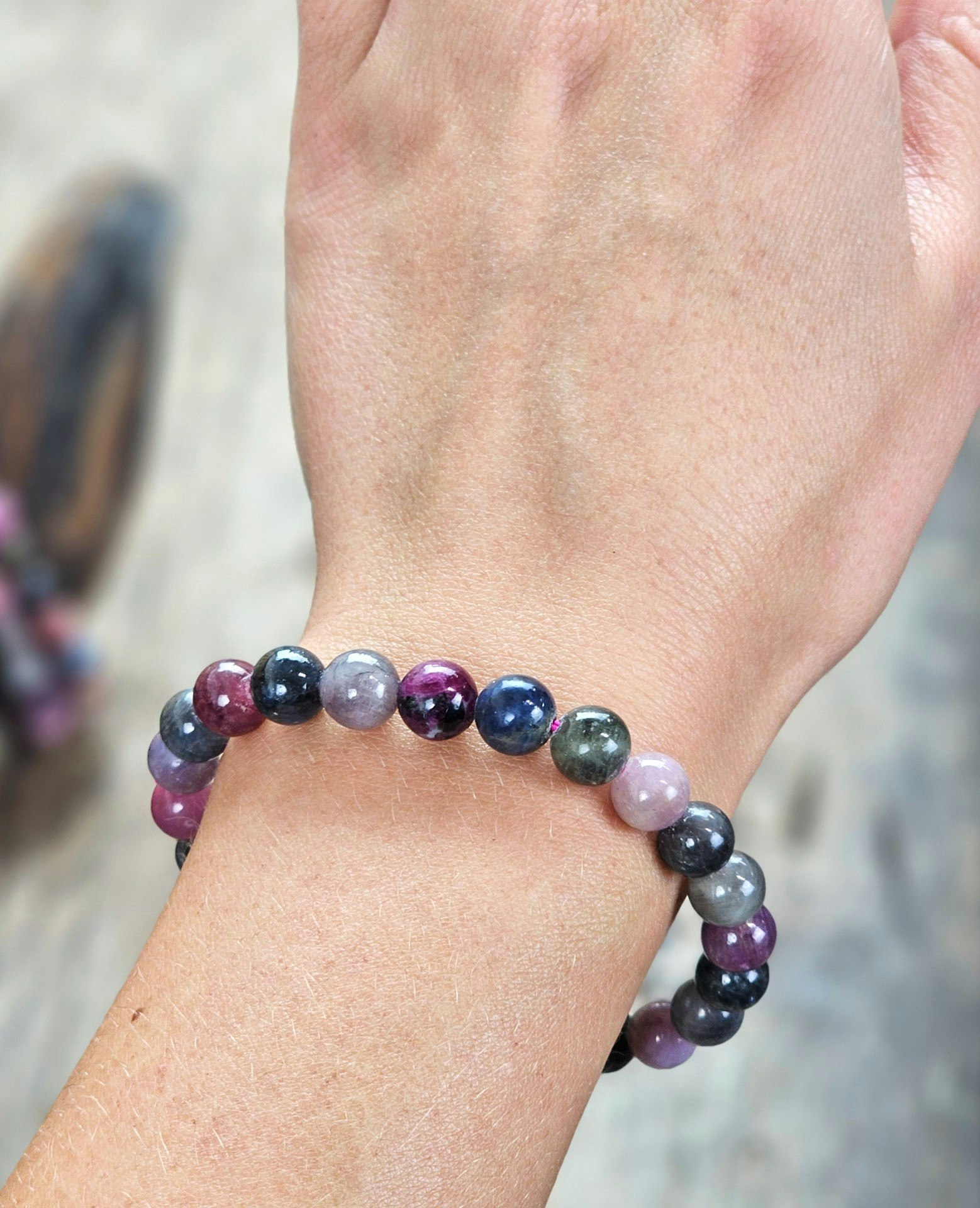 Rubin & Safir mix, armband 8mm runda pärlor