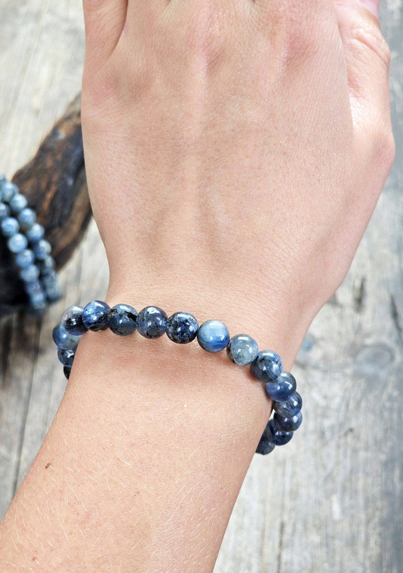 Kyanit, armband 7,5-8mm runda pärlor
