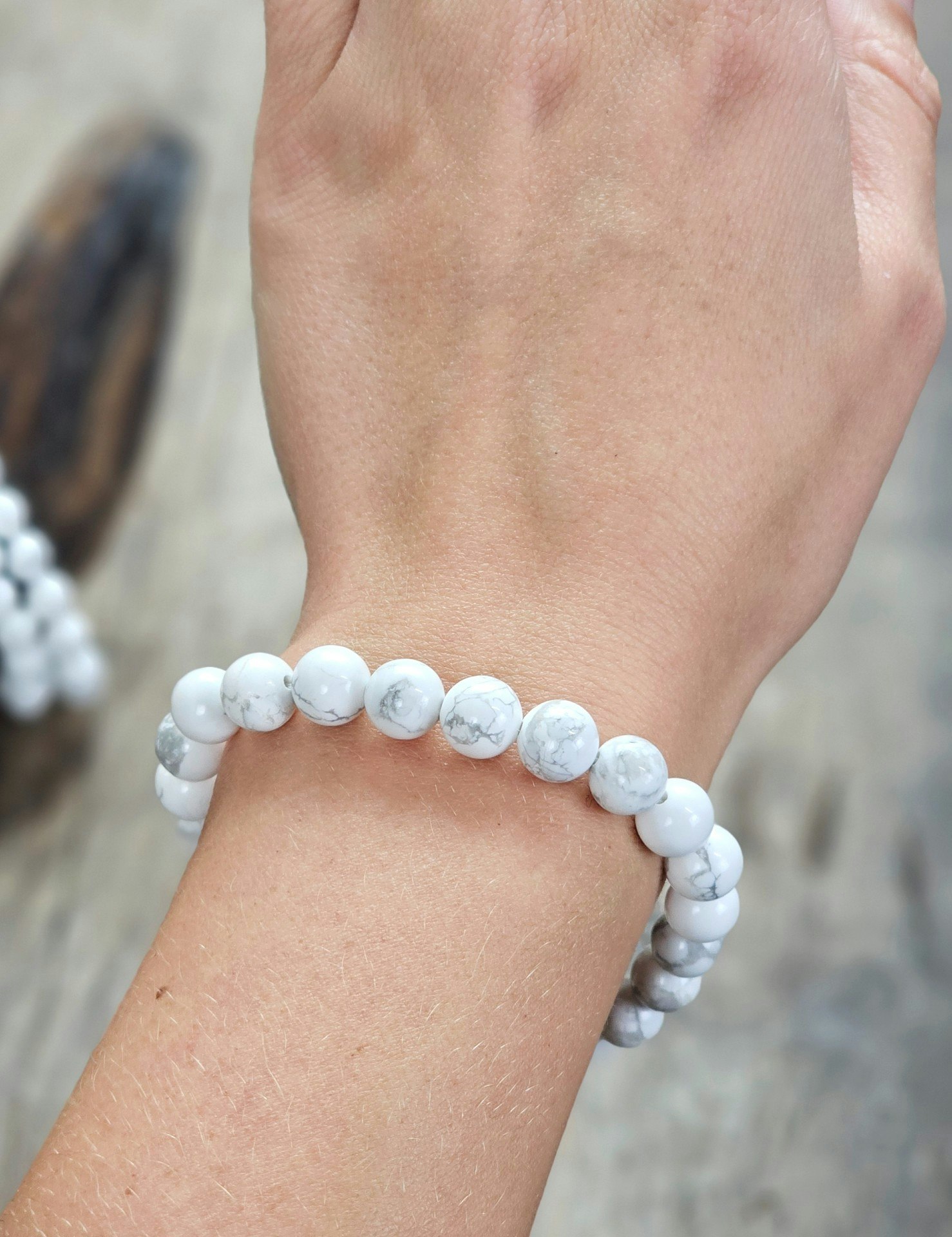 Howlit, armband 8mm runda pärlor