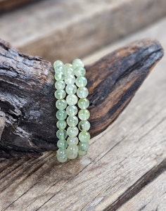 Prehnit, armband 8mm runda pärlor