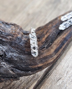 Bergkristall spiral, silverpläterat hänge