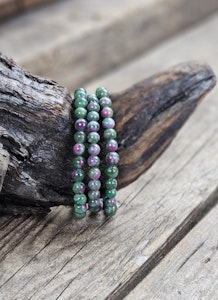 Rubinfuschit, armband 6mm runda pärlor