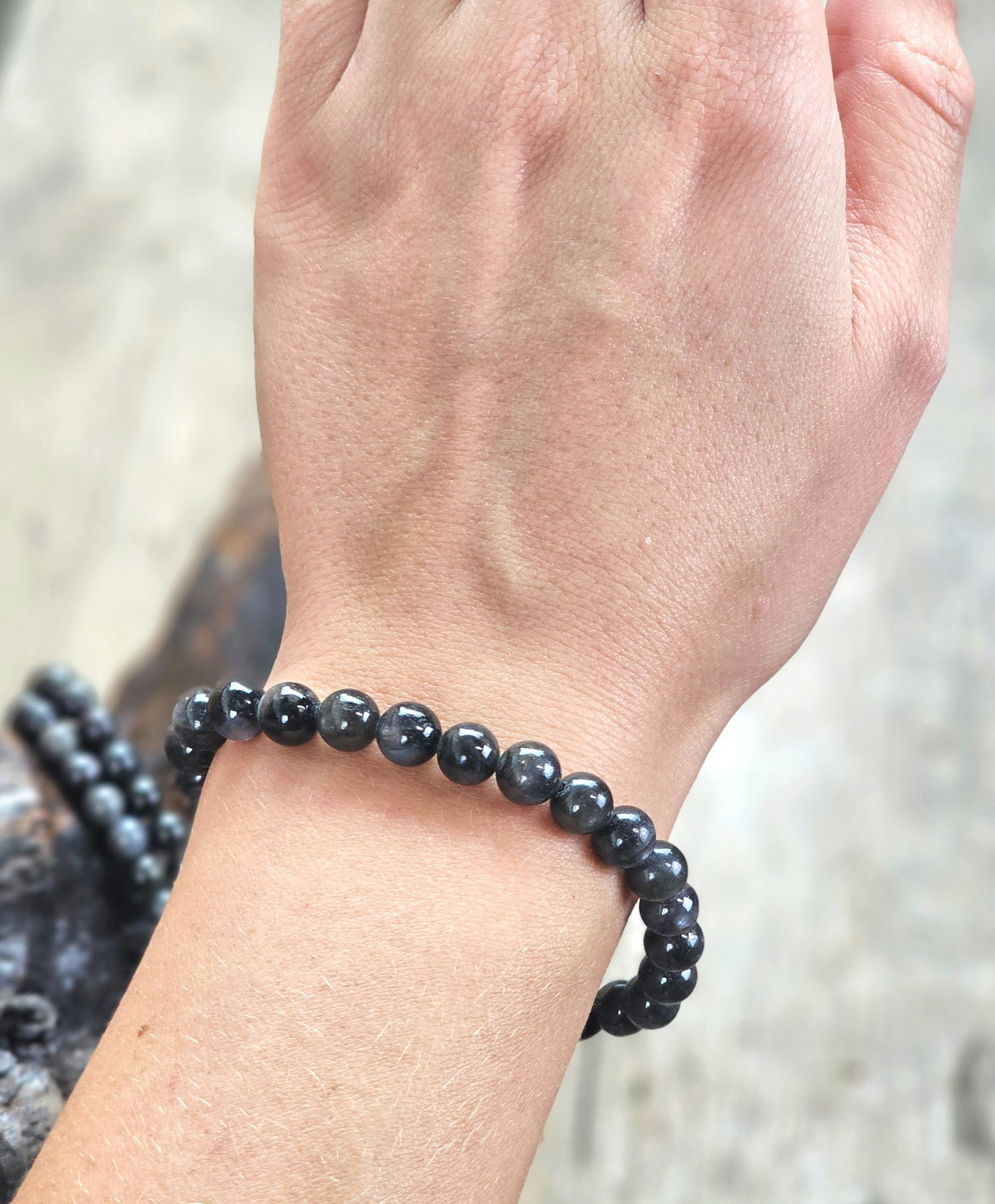 Svart Safir, armband 6mm runda pärlor