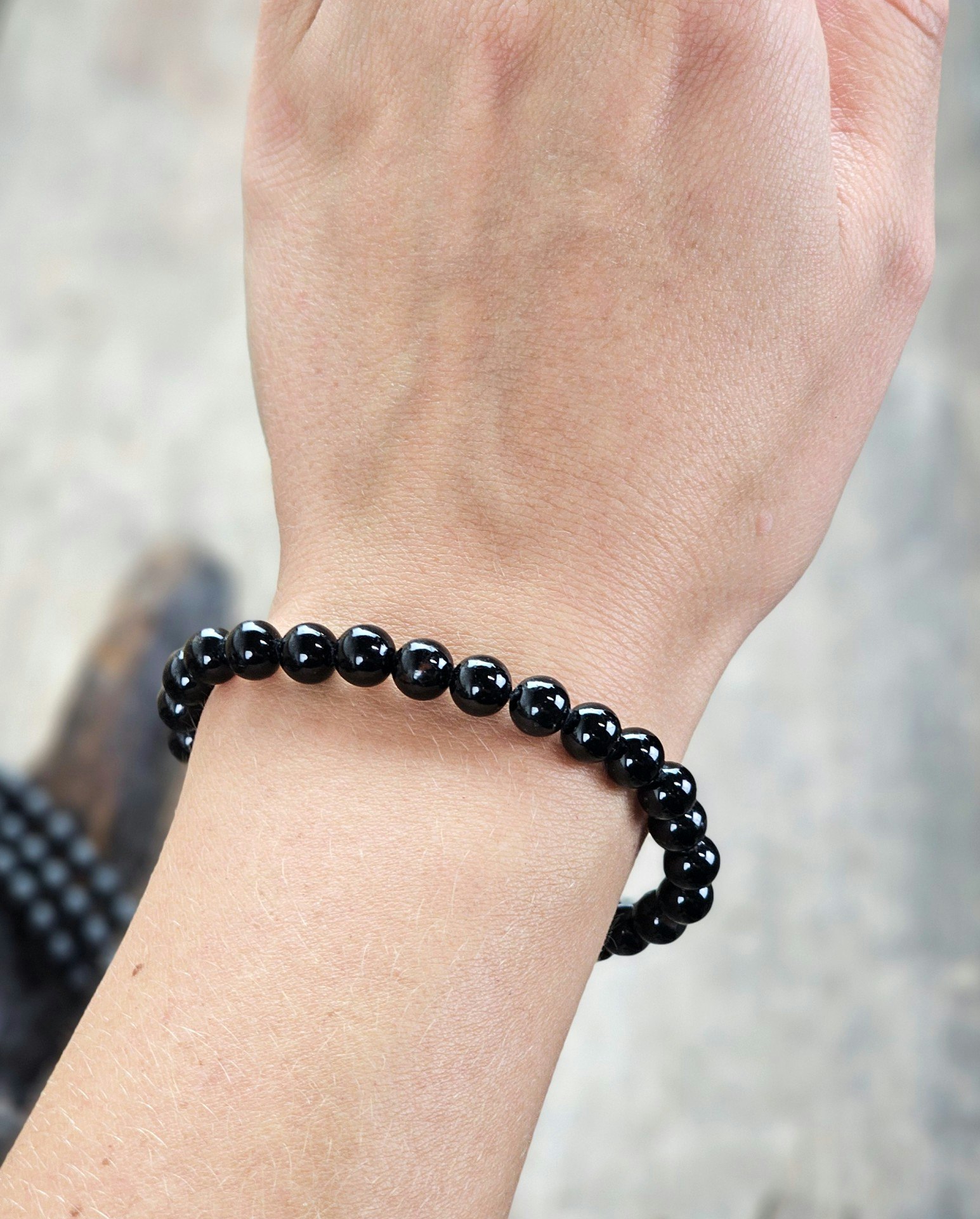 Svart Turmalin, armband 6mm runda pärlor