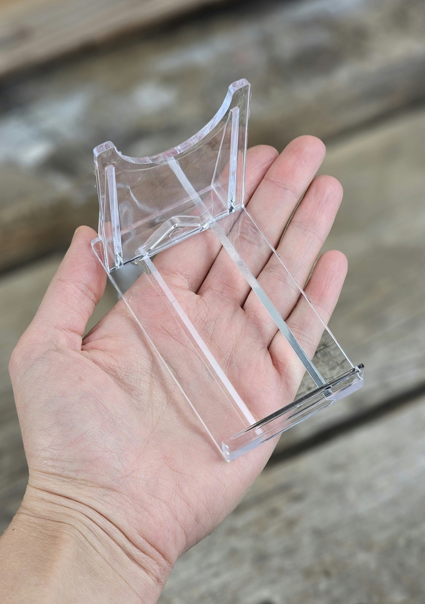 Plastställning för kristaller, mellan