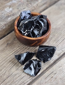Svart Obsidian, rå
