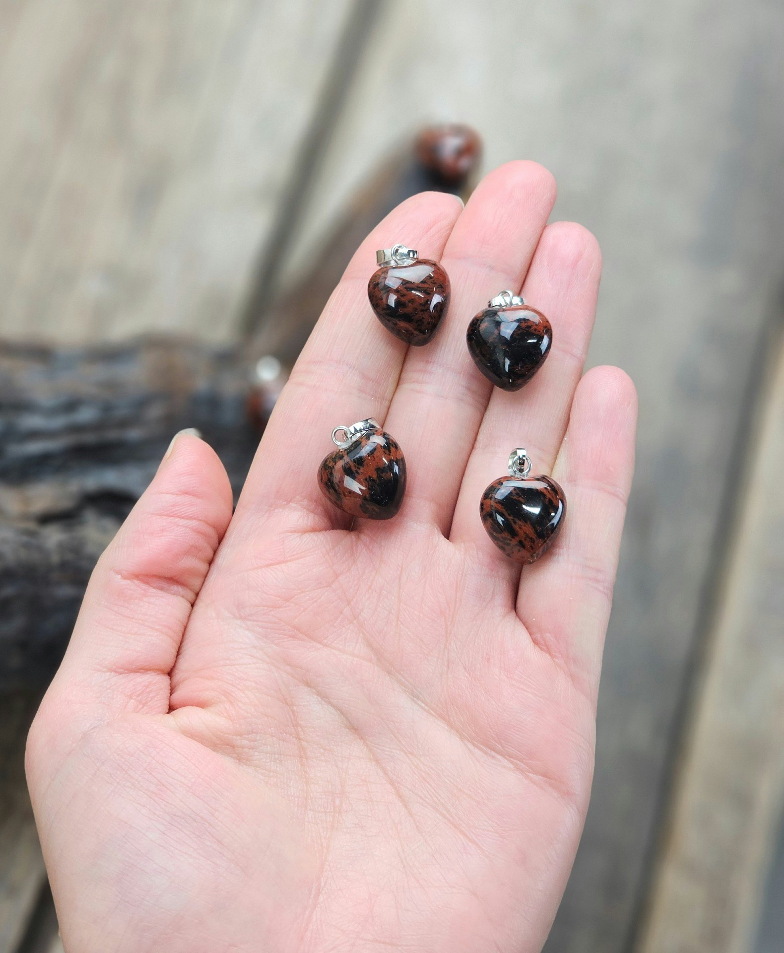 Mahogny Obsidian hjärta, silverpläterat hänge