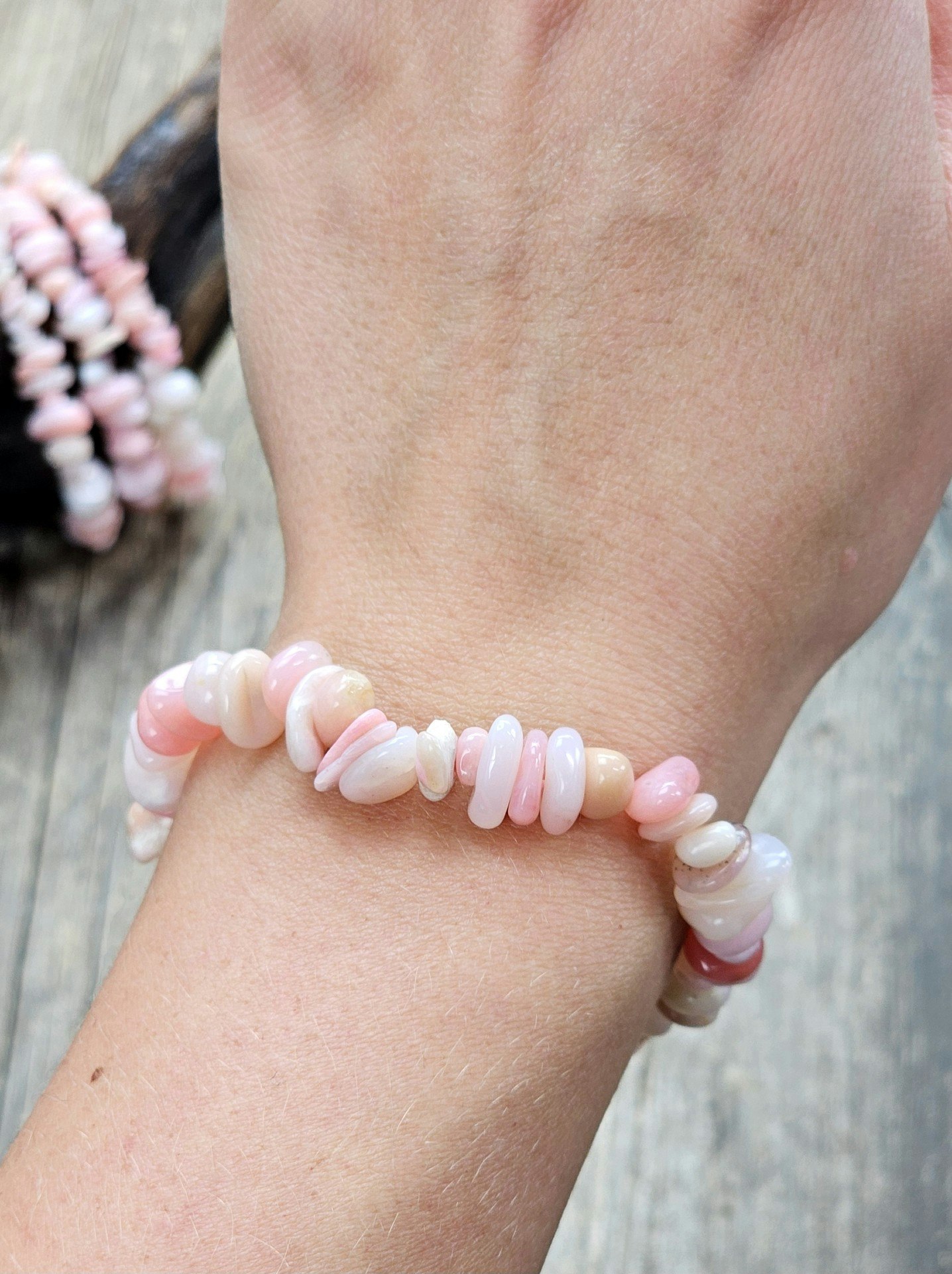 Rosa Opal, chipsarmband