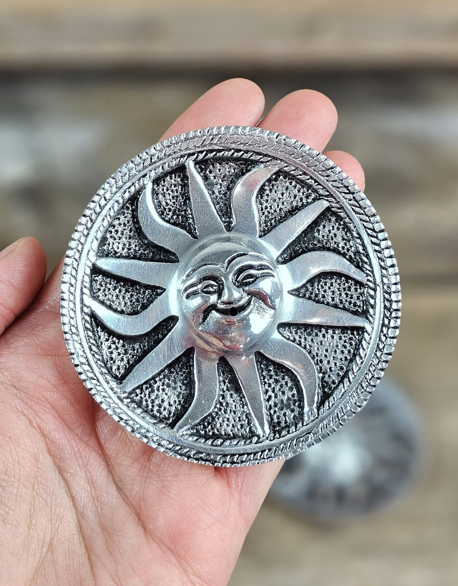 Rökelsehållare i metall, Sol