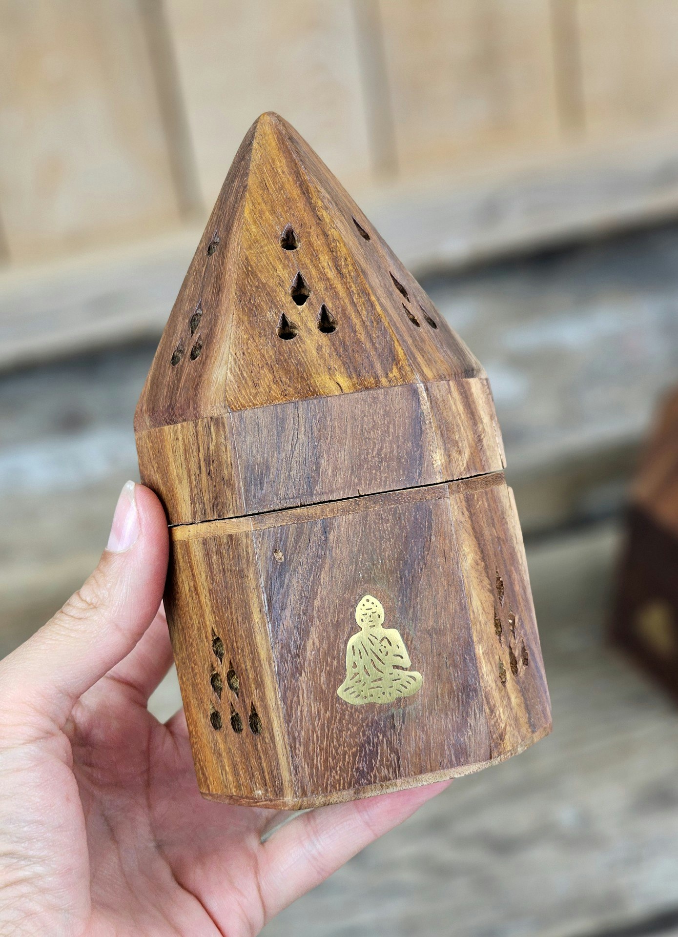 Rökelsebrännare för koner, Pyramid i trä Buddha