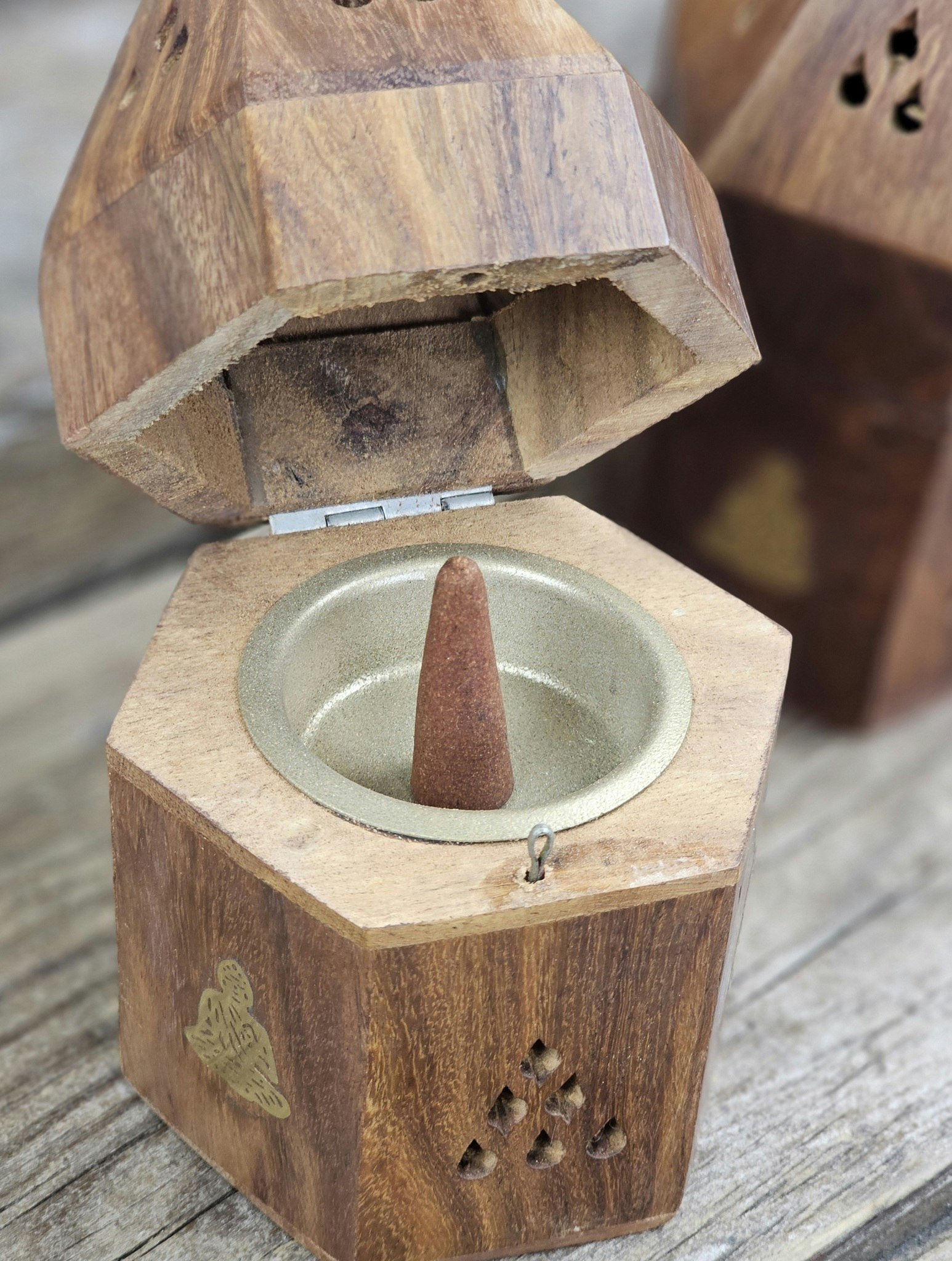Rökelsebrännare för koner, Pyramid i trä Buddha