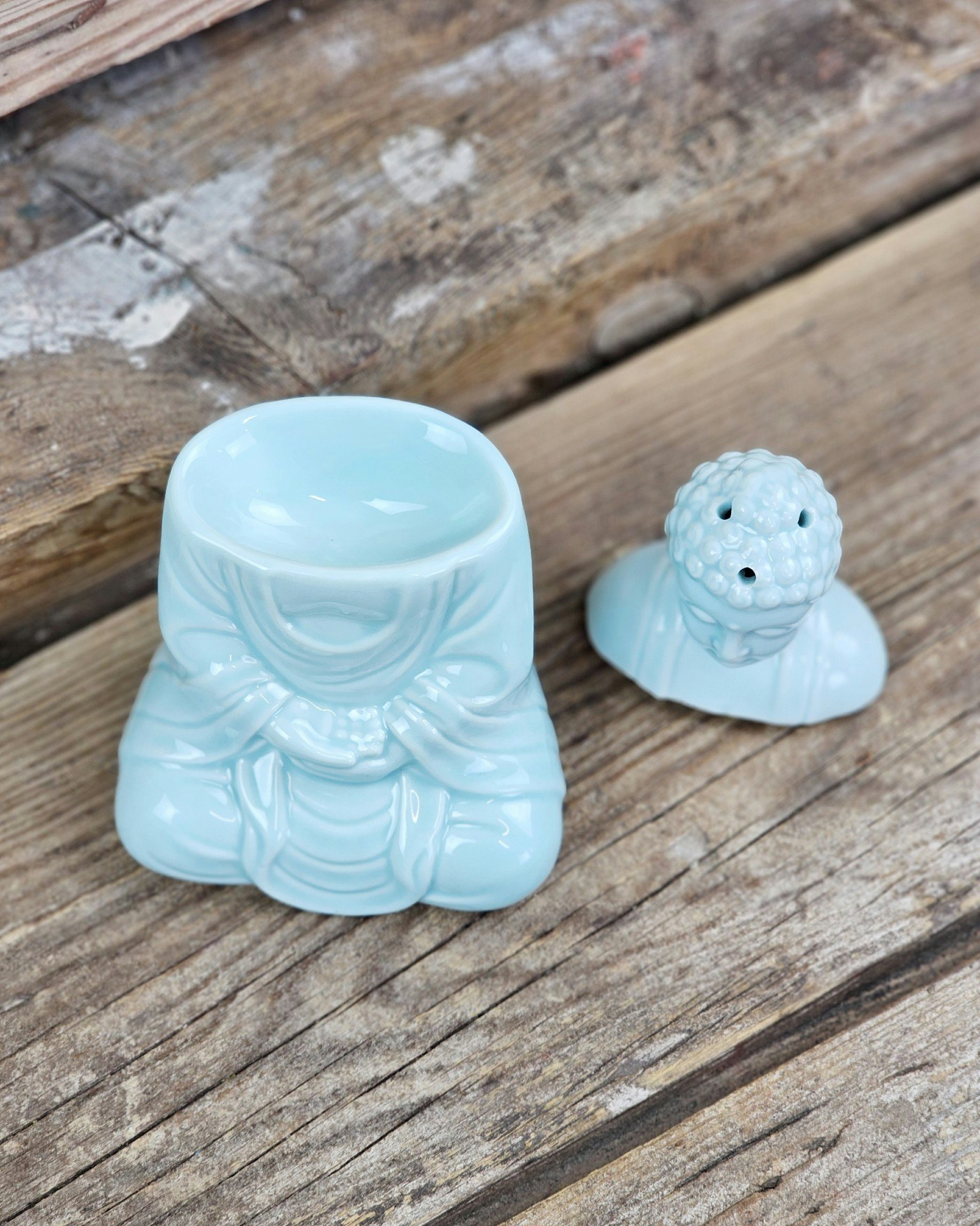 Aromalampa, diffuser ljusblå keramik sitting Buddha