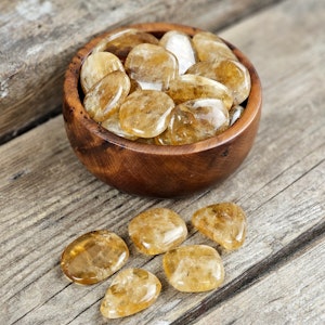 Honungskalcit platta, små touchstone (per 250 gram)