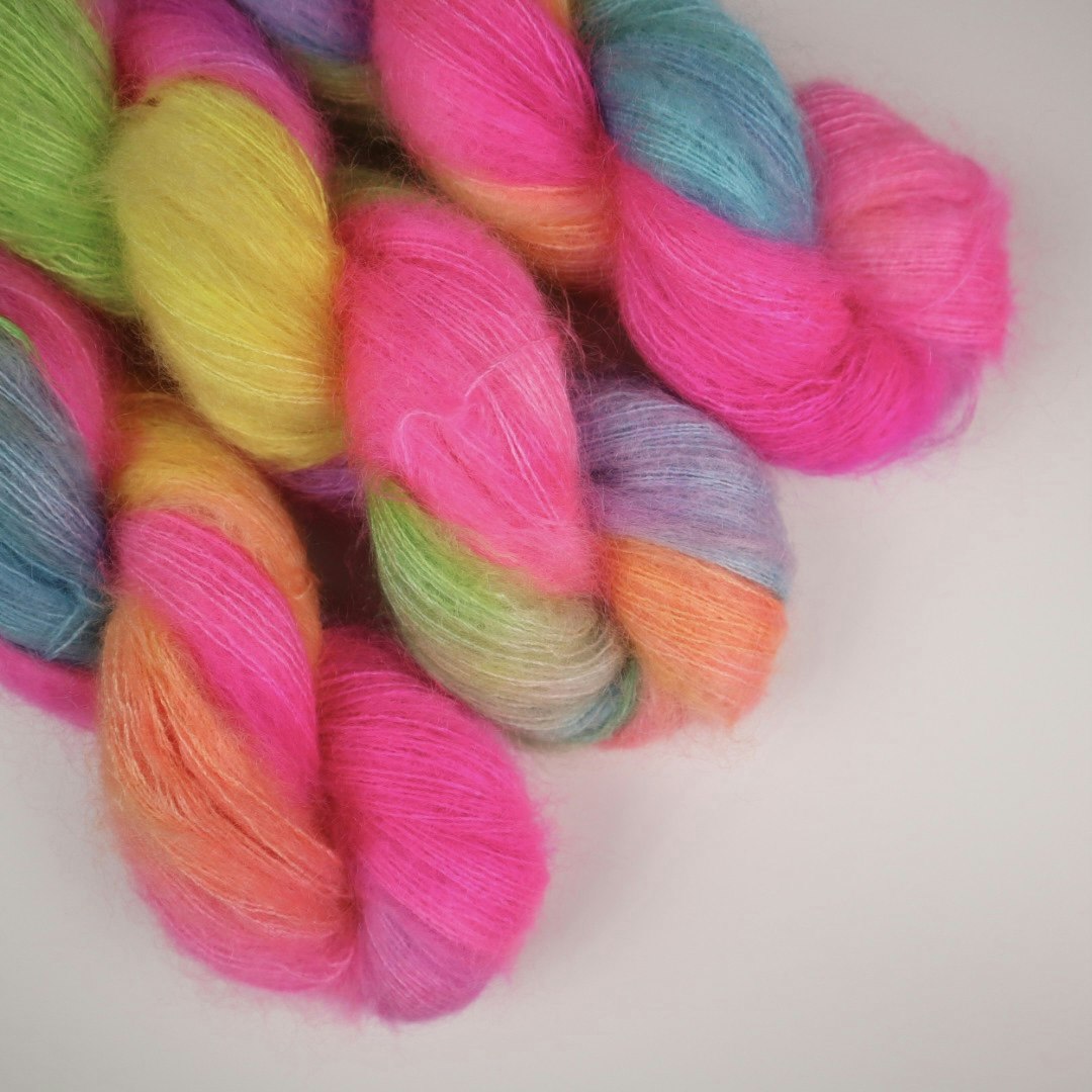 Nya Mohair Silke "Enhörningstarmar" 50g