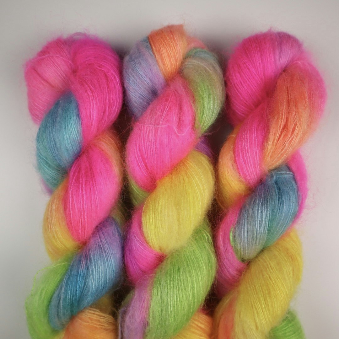 Nya Mohair Silke "Enhörningstarmar" 50g