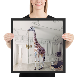 Giraffe And The Chandelier med ramme