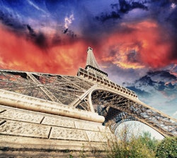 Eiffeltower Dramatic Colors
