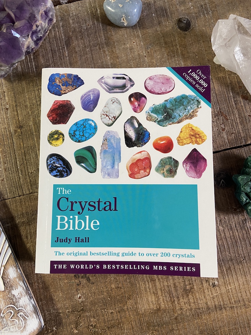 The Crystal Bible (Nr 1)