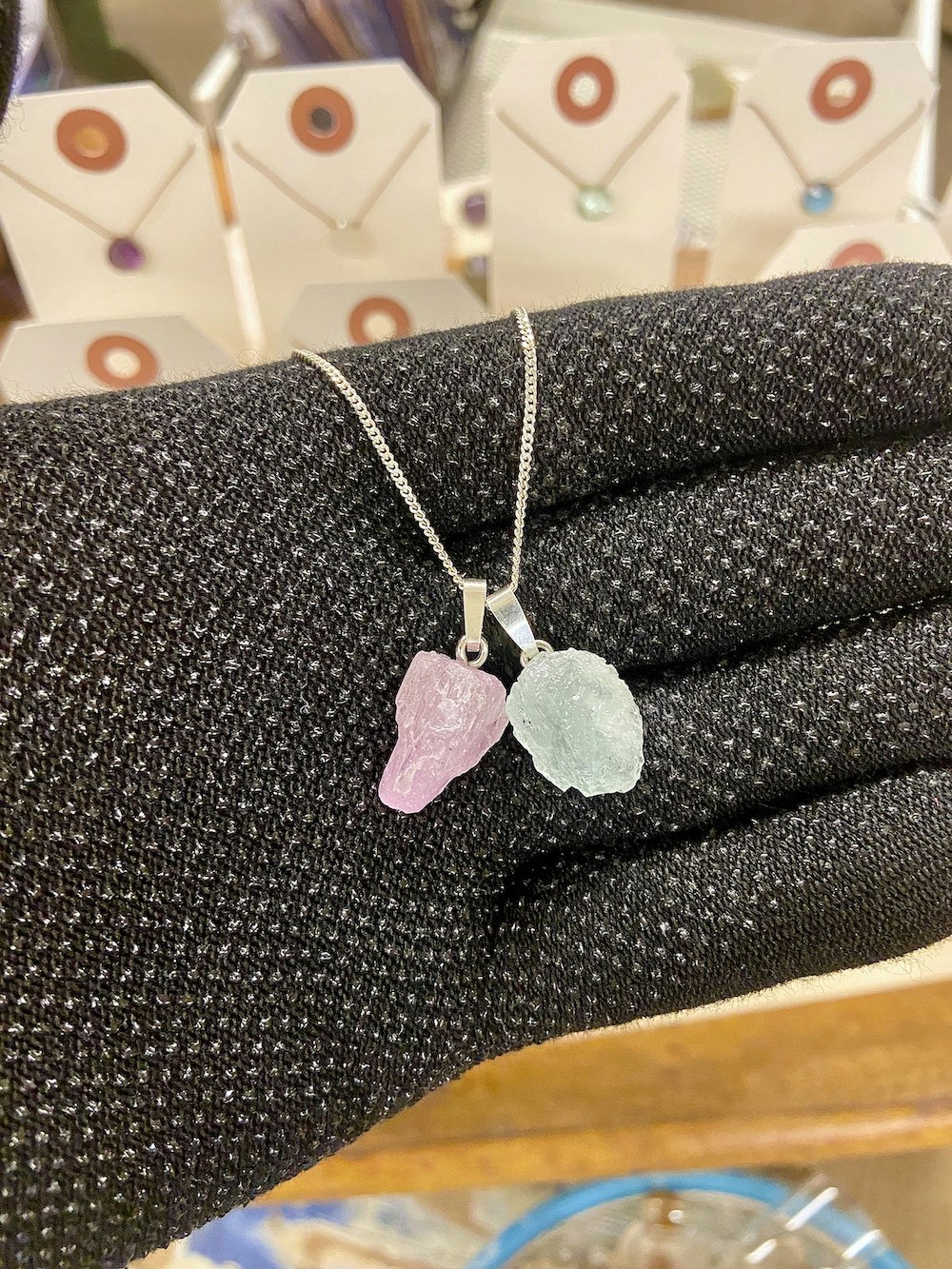 Pink and Blue: Set med hängen i rå Kunzit och Akvamarin