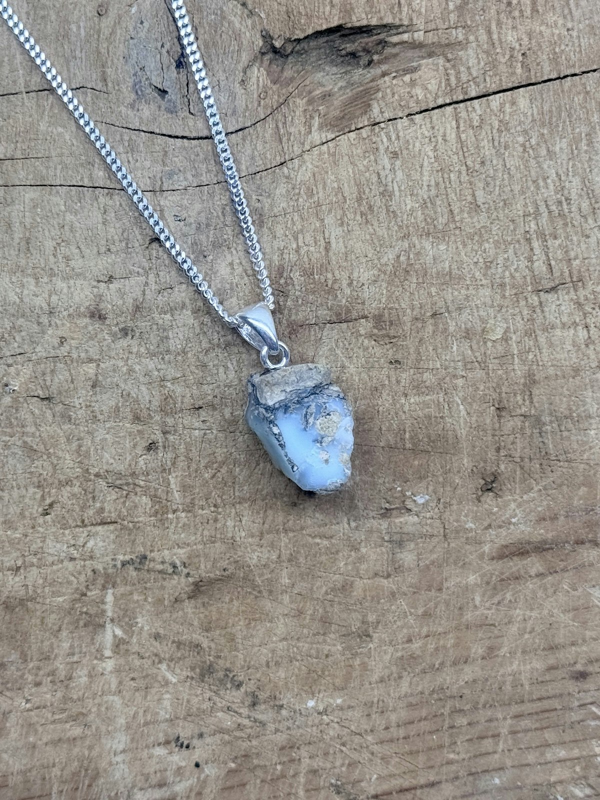 Kristallhänge Welo opal, Rå (silver)