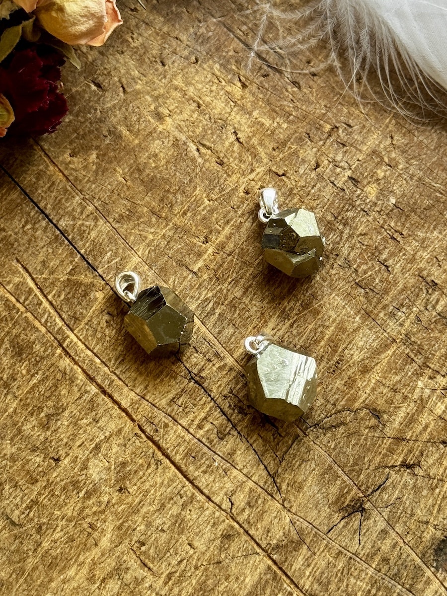 Kristallhänge Pyrit Rå Octahedron