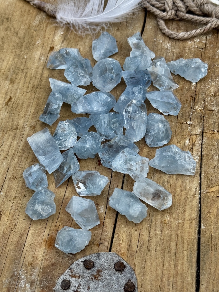 Celestit, rå kristall (medium)
