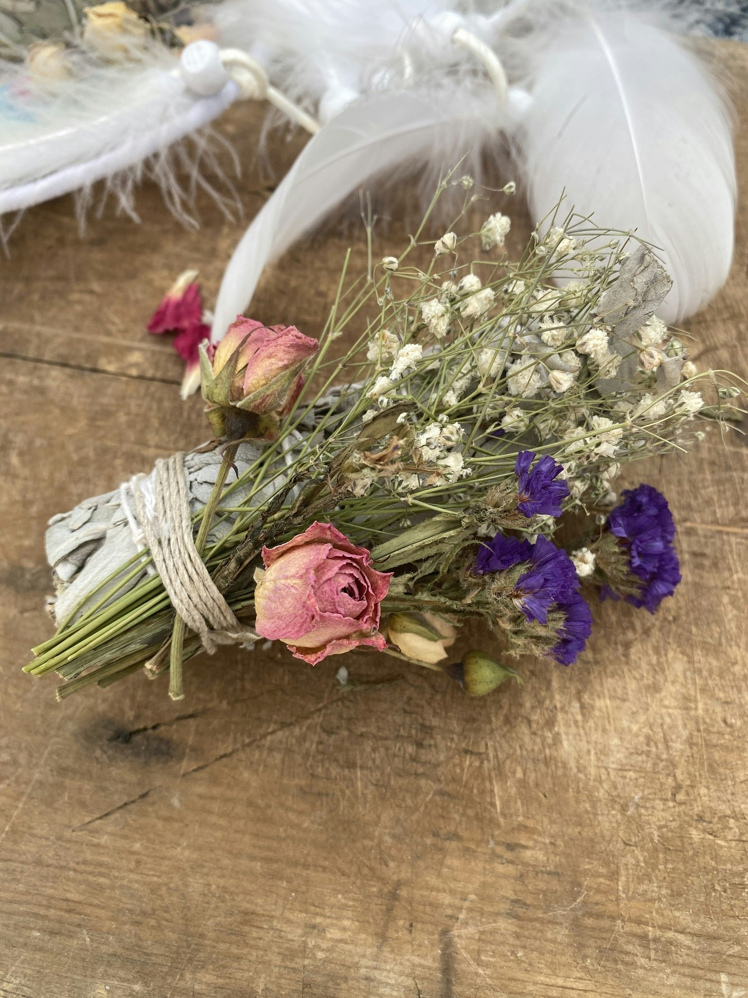 Vit Salvia och Blommor (Lila, vit, rosa)