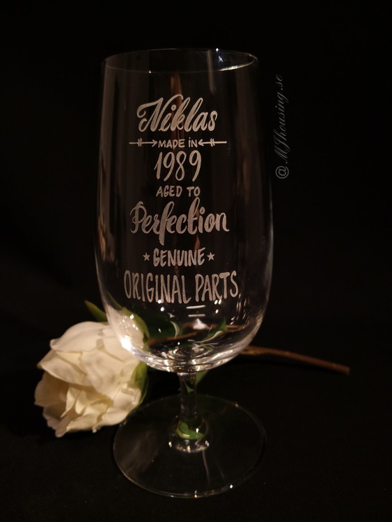 Graverat Ölglas med text