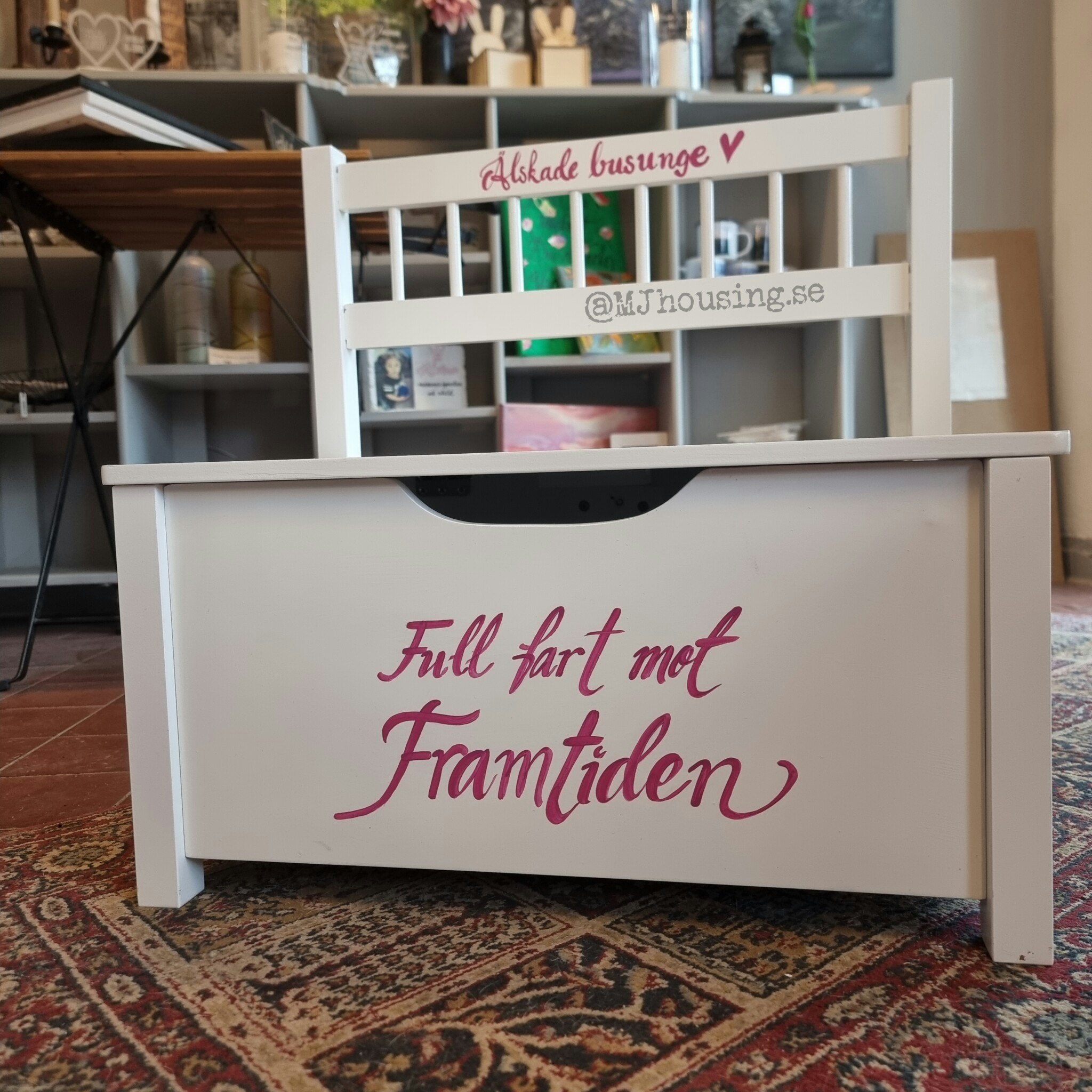 Bänk med förvaring