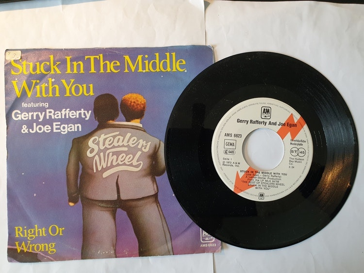 Gerry Rafferty and Joe Egan, Stuck in the middle with you. Vinyl S