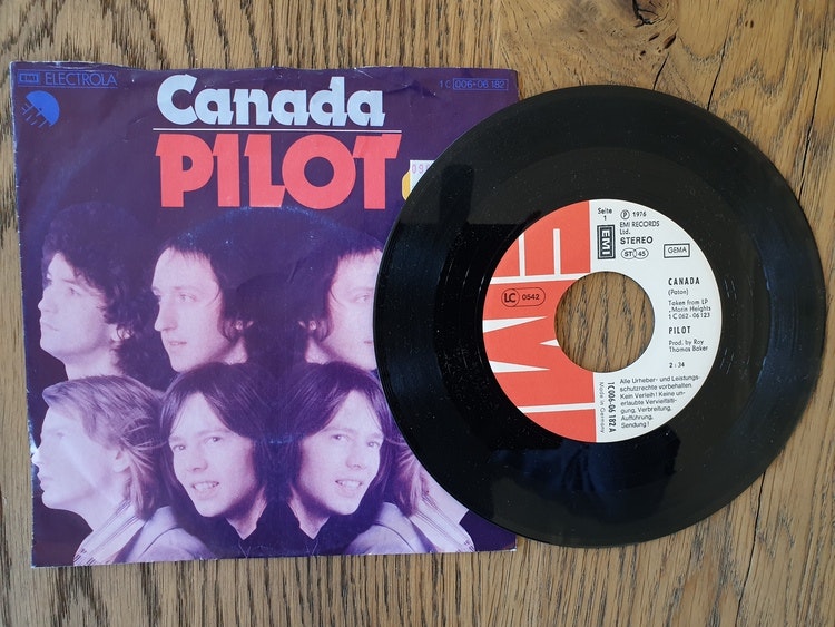 Pilot, Canada. Vinyl S