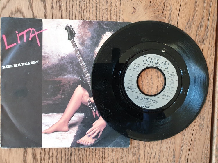 Lita Ford, Kiss me deadly. Vinyl S