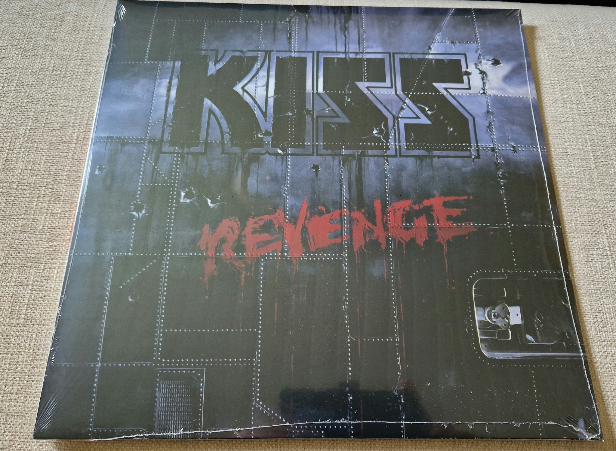Kiss, Revenge. Vinyl LP