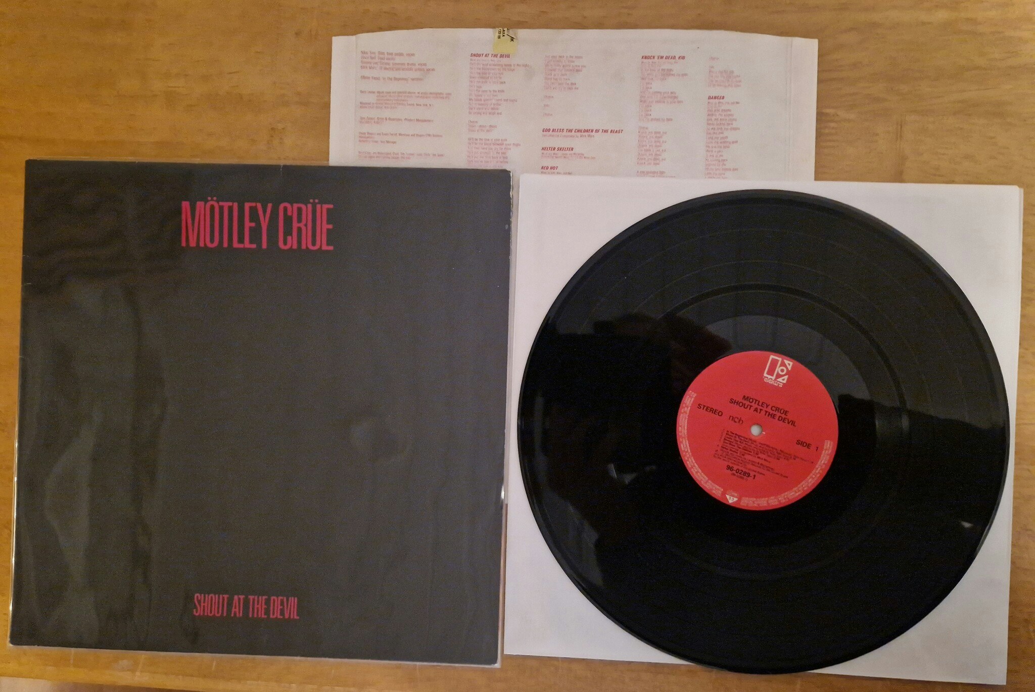 Mötley Crue, Shout at the devil. Vinyl LP