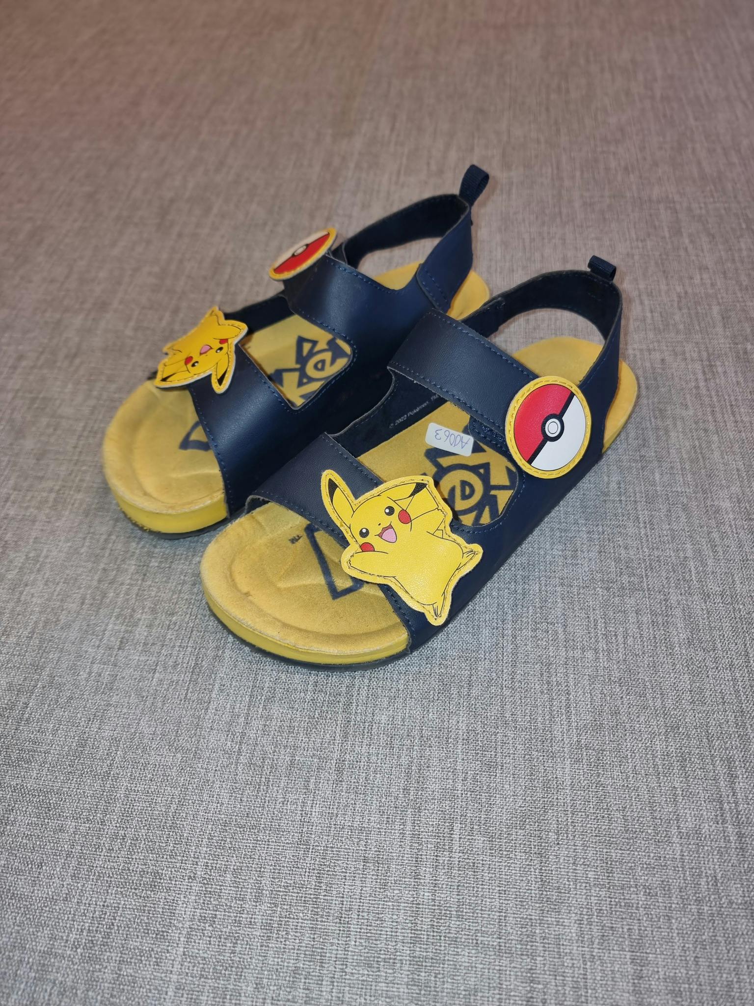 Pokemon sandaler str 30 - Om igjen