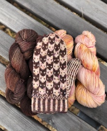 Vanten Lille Katt - garn och mönster Kanel & Dusty Roses 100 g
