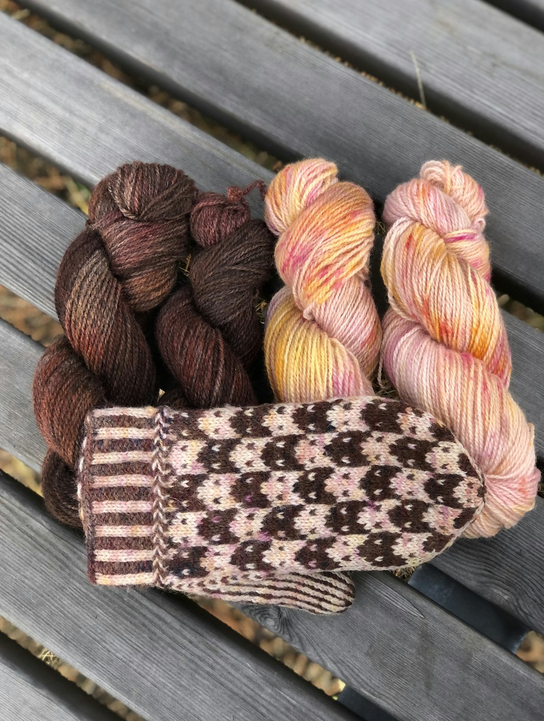 Vanten Lille Katt - garn och mönster Kanel & Dusty Roses 100 g