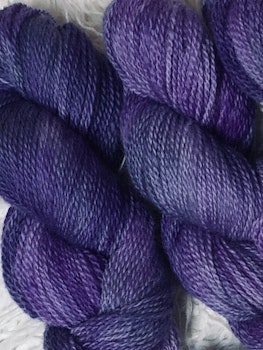 Milla Stenkyrka DK - Lavendel (på vit) 100 g