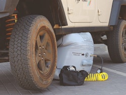FRONT RUNNER AIRCRANE 2 TON AIR JACK