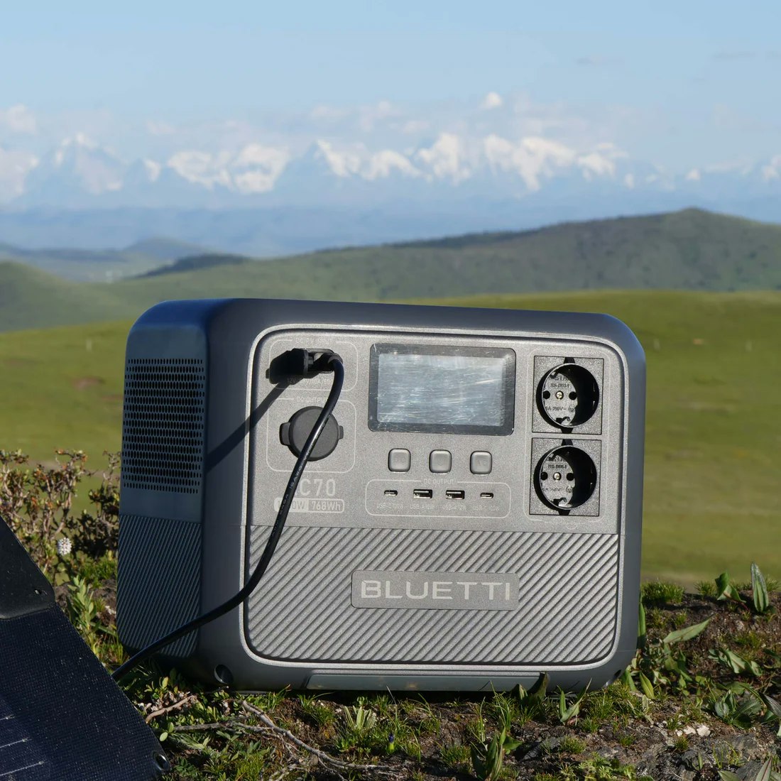 BLUETTI AC70 Portable Power Station | 1000W 768Wh