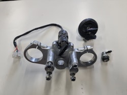 Aprilia SX 125 tenningslås + tanklås + setelås + 2 nøkkler / Ingition switch tank cap seat lock set