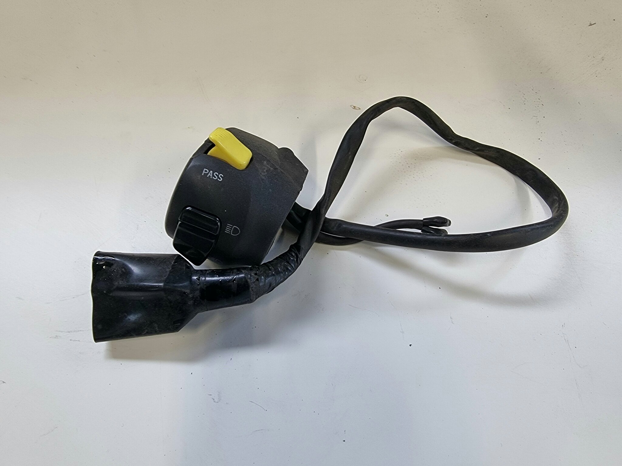 Suzuki GSX-R 125 blinklys lys bryter venstre / turn signal switch Left